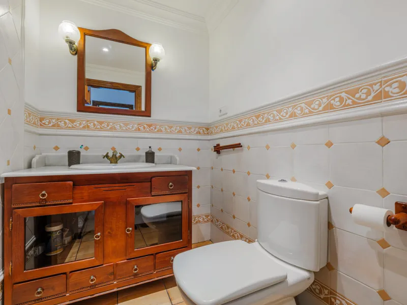 House - Detached Villa в продаже в Málaga, Málaga. В доме 8 спален и 5 ванных комнат. Площадь дома 685 м². Площадь участка 1250 м²