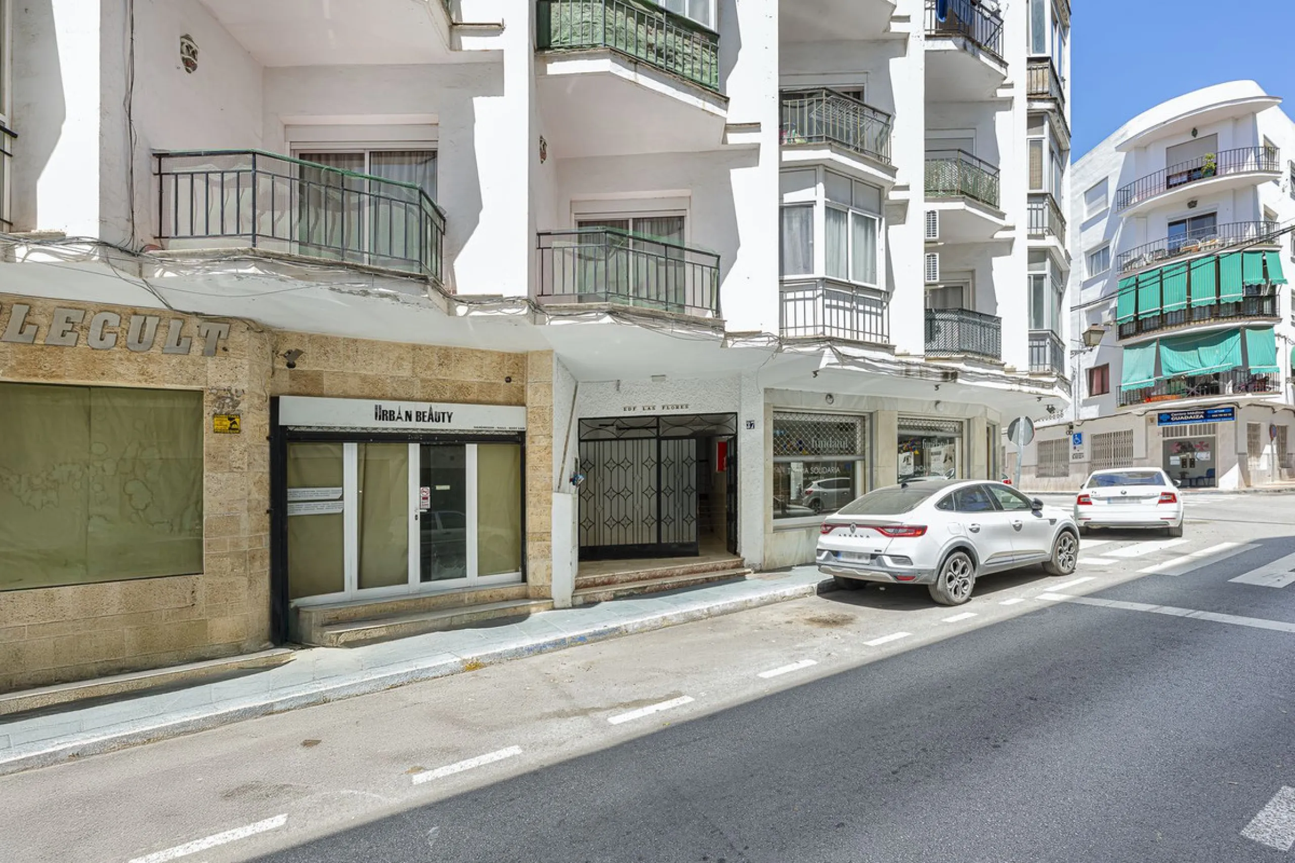 Strategic Investment in Marbella: Licensed Tourist Penthouse with Rooftop Terrace - constant flow of guests with over 90% occupancy - proven high profitability.