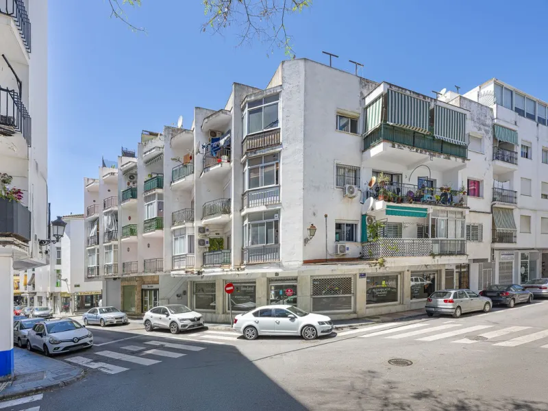 Strategic Investment in Marbella: Licensed Tourist Penthouse with Rooftop Terrace - constant flow of guests with over 90% occupancy - proven high profitability.
