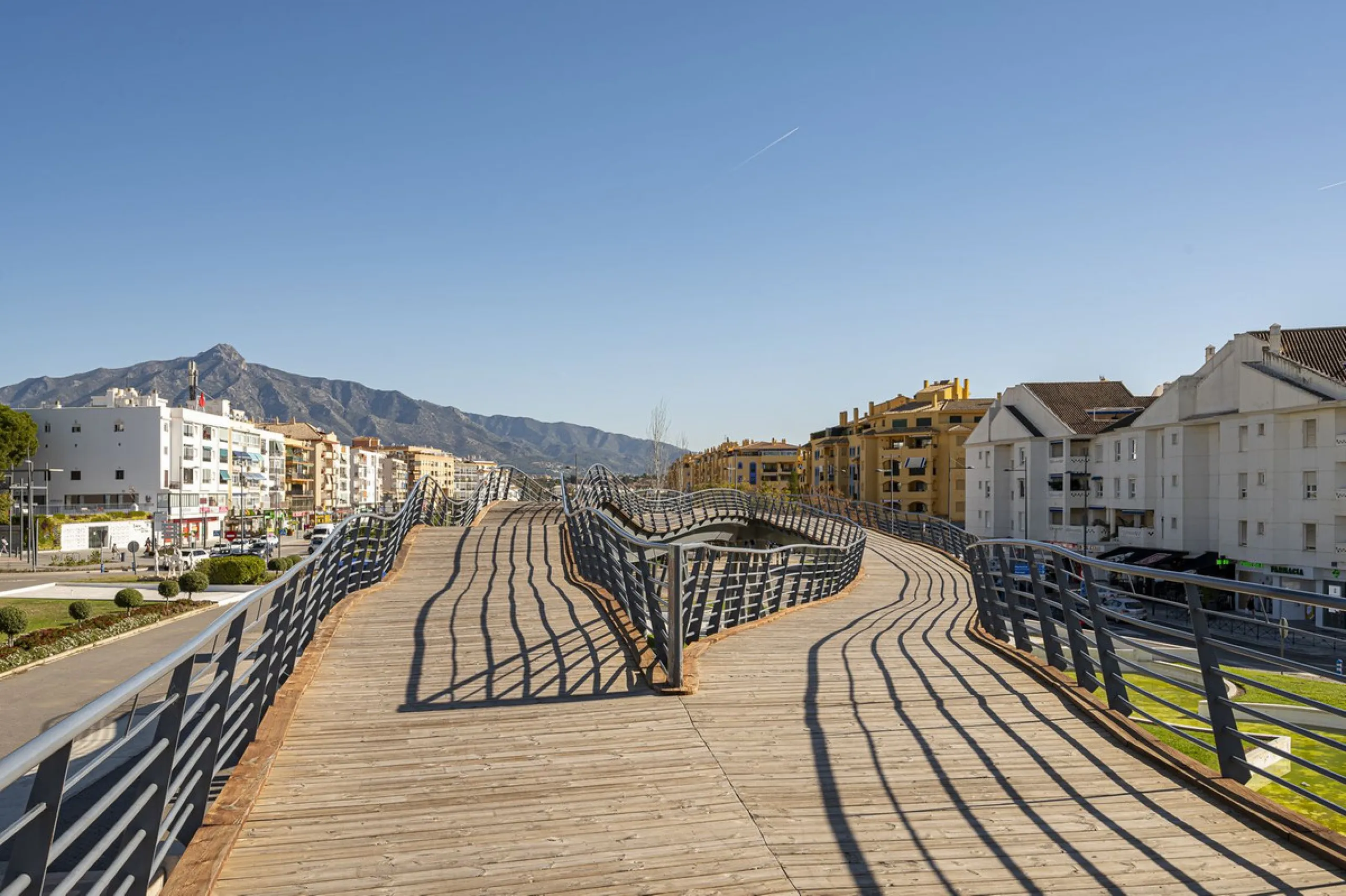 Strategic Investment in Marbella: Licensed Tourist Penthouse with Rooftop Terrace - constant flow of guests with over 90% occupancy - proven high profitability.