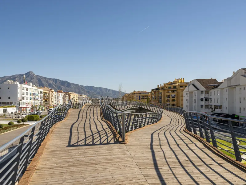 Strategic Investment in Marbella: Licensed Tourist Penthouse with Rooftop Terrace - constant flow of guests with over 90% occupancy - proven high profitability.