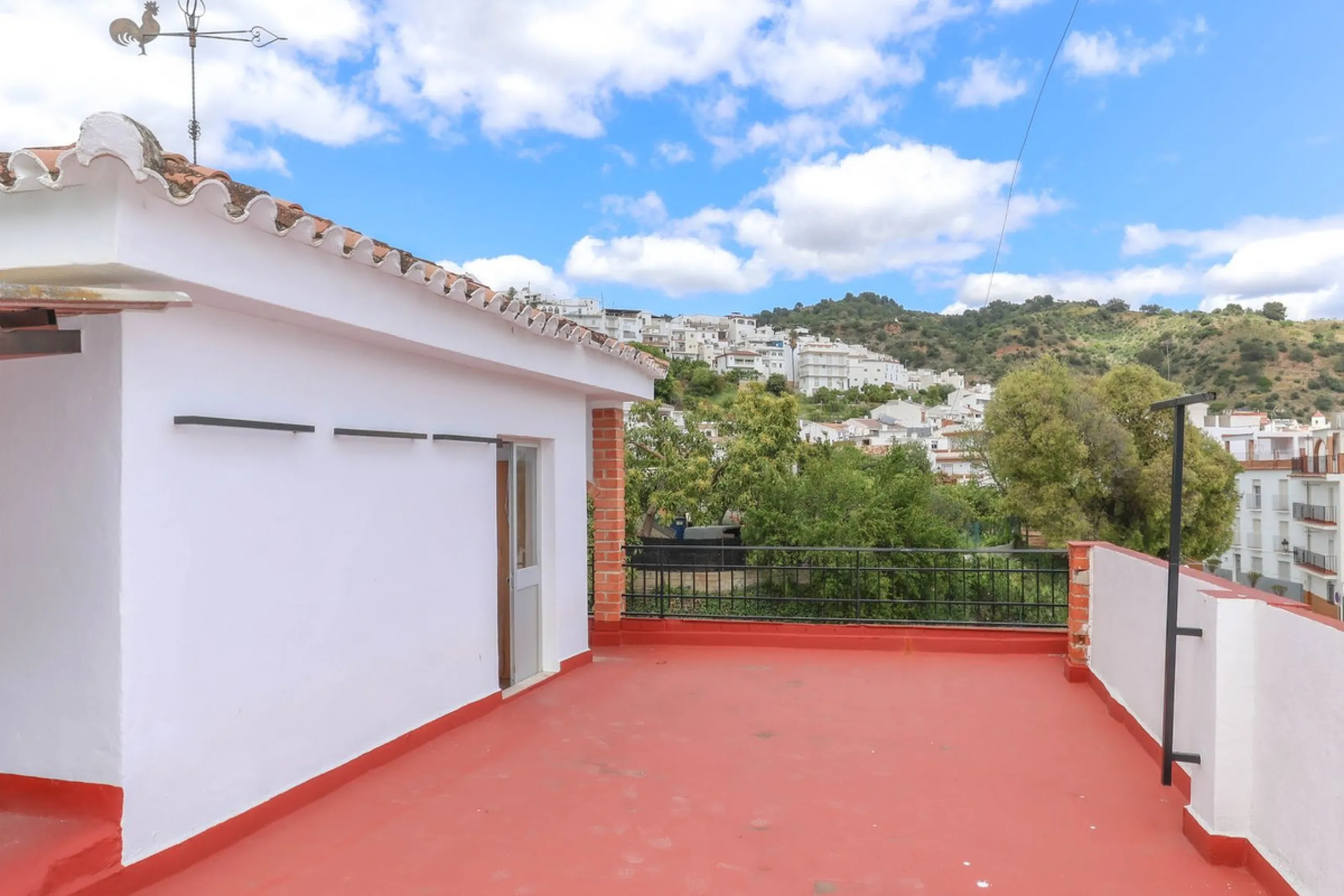 Commercial - Hostel в продаже в Tolox, Málaga. В доме 26 спален и 29 ванных комнат. Площадь дома 600 м²