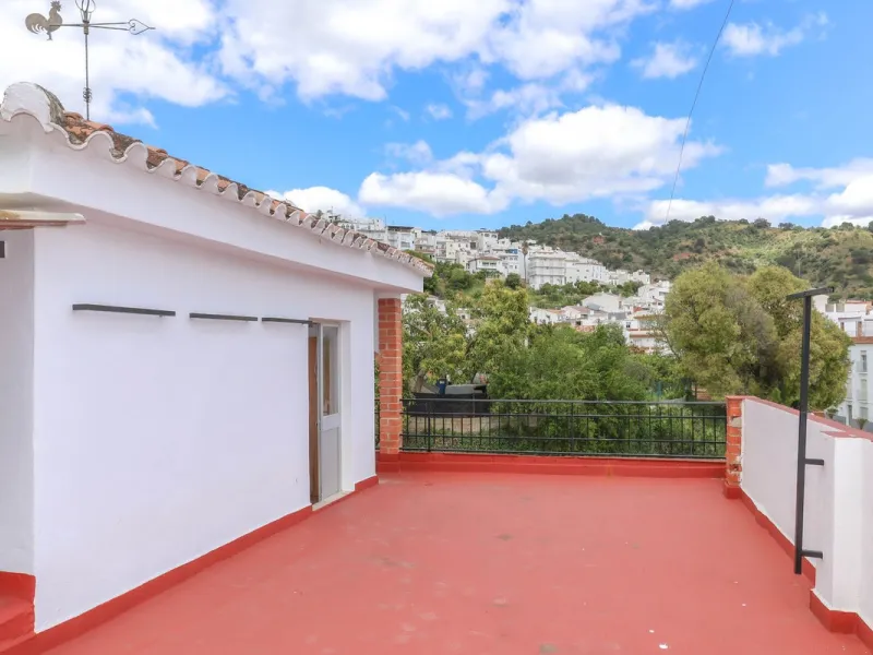 Commercial - Hostel в продаже в Tolox, Málaga. В доме 26 спален и 29 ванных комнат. Площадь дома 600 м²
