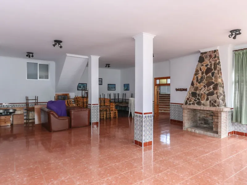 Commercial - Hostel в продаже в Tolox, Málaga. В доме 26 спален и 29 ванных комнат. Площадь дома 600 м²