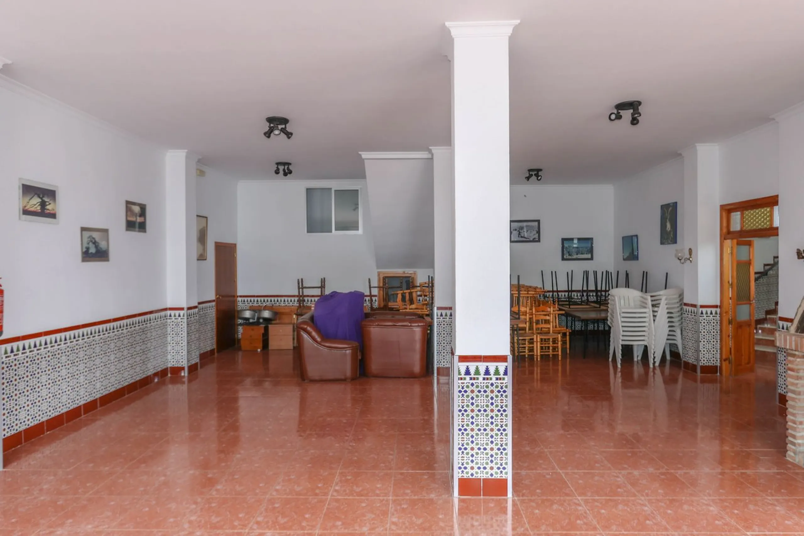 Commercial - Hostel в продаже в Tolox, Málaga. В доме 26 спален и 29 ванных комнат. Площадь дома 600 м²