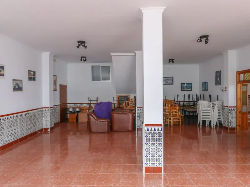 Commercial - Hostel в продаже в Tolox, Málaga. В доме 26 спален и 29 ванных комнат. Площадь дома 600 м²