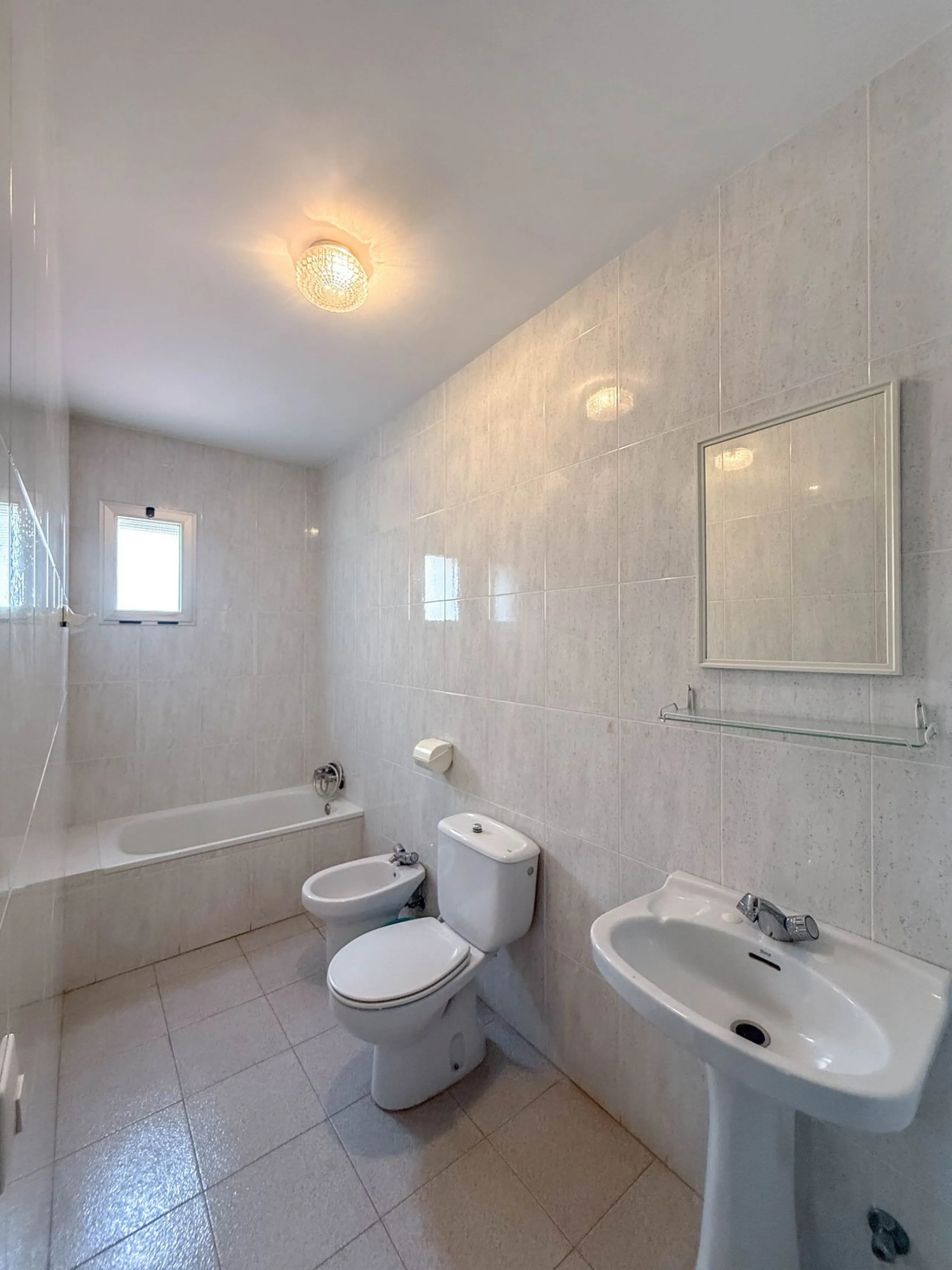 Commercial - Hostel в продаже в Tolox, Málaga. В доме 26 спален и 29 ванных комнат. Площадь дома 600 м²