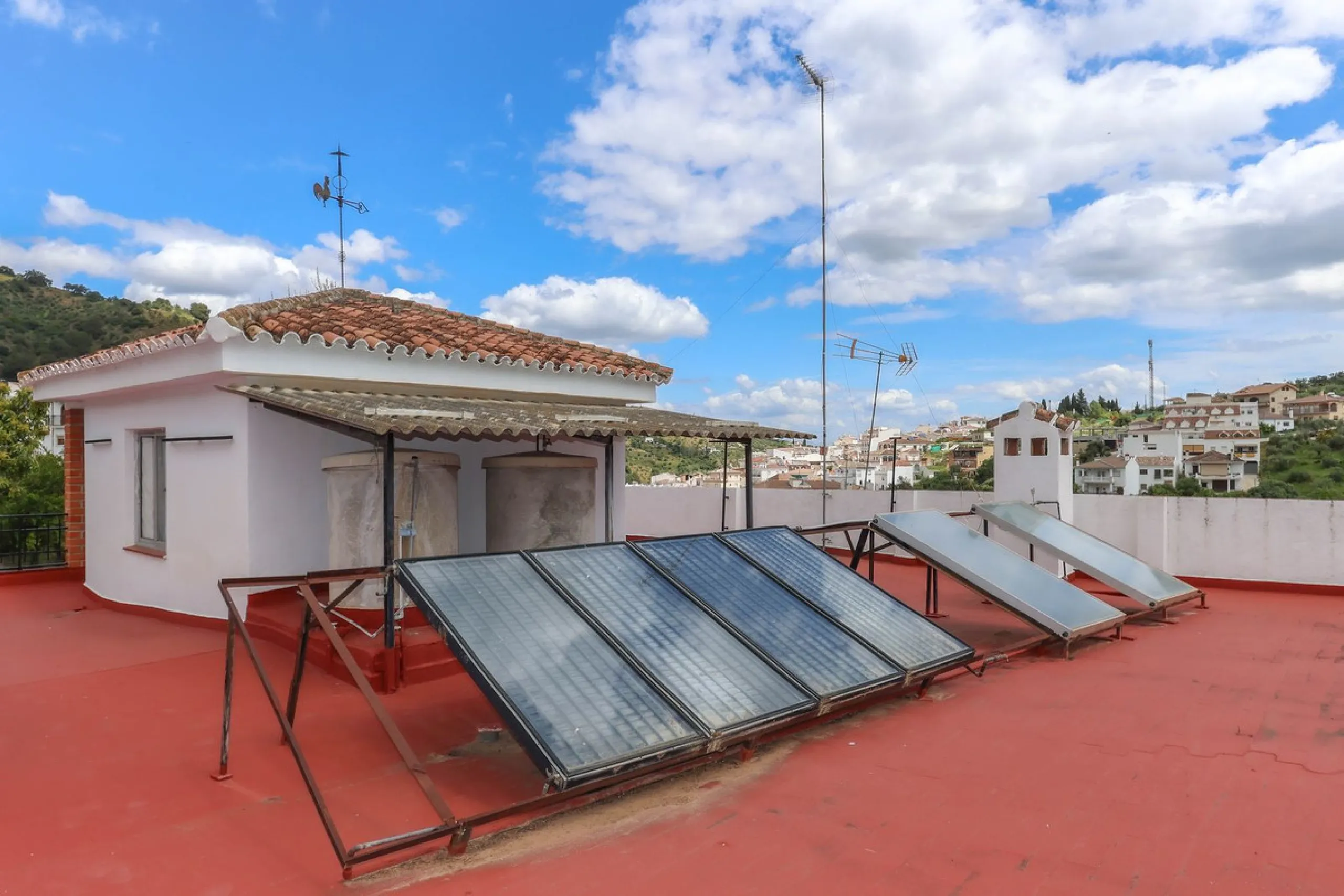 Commercial - Hostel в продаже в Tolox, Málaga. В доме 26 спален и 29 ванных комнат. Площадь дома 600 м²