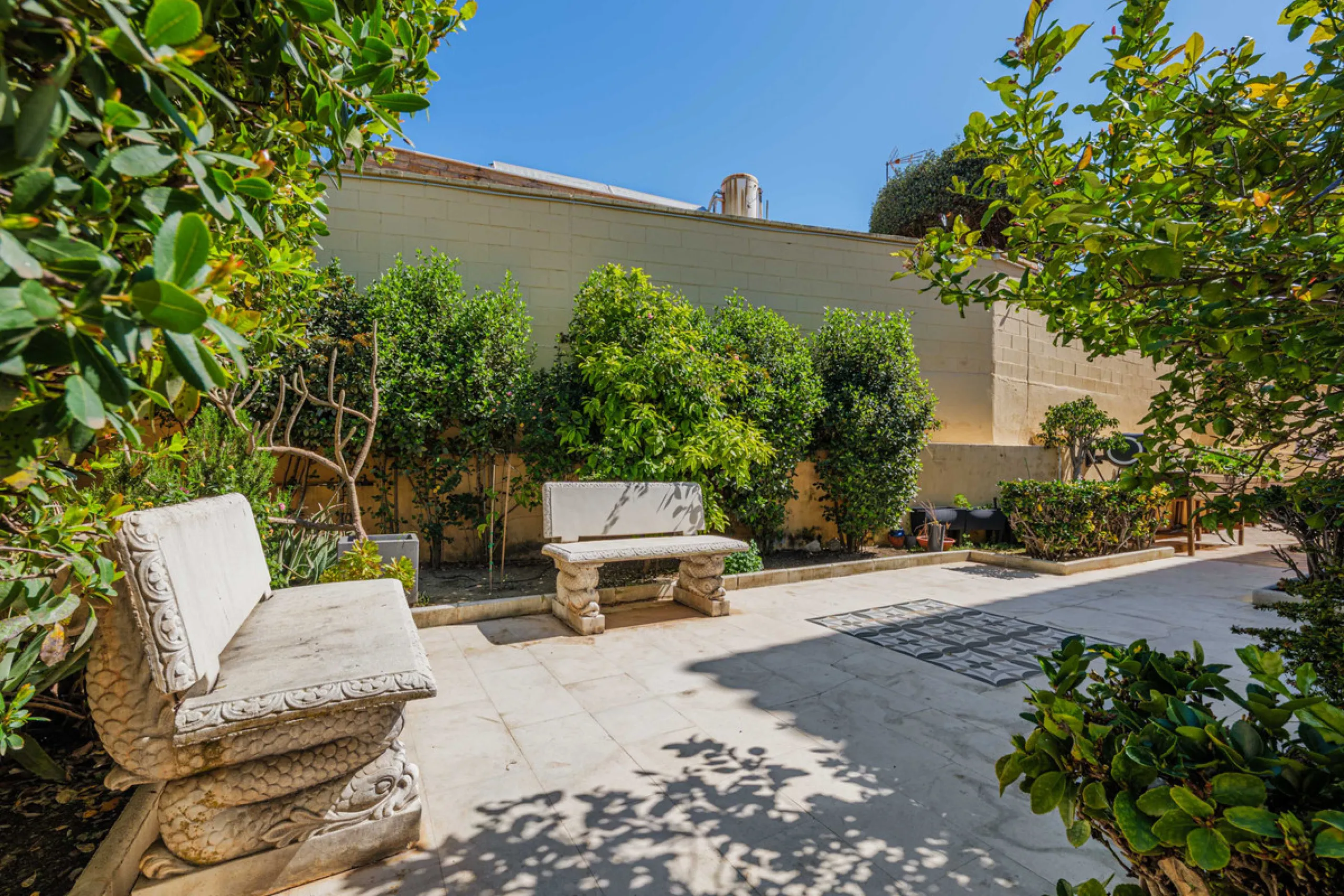House - Detached Villa в продаже в Málaga, Málaga. В доме 8 спален и 5 ванных комнат. Площадь дома 685 м². Площадь участка 1250 м²