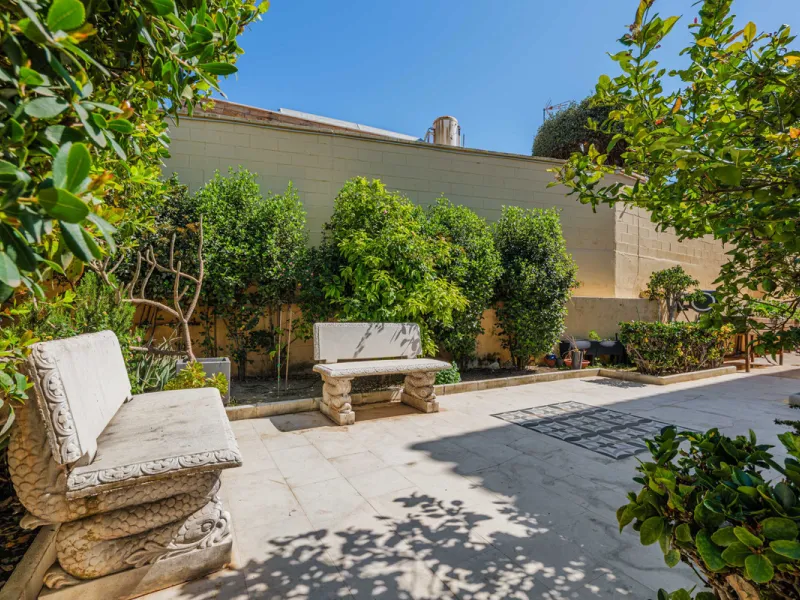 House - Detached Villa в продаже в Málaga, Málaga. В доме 8 спален и 5 ванных комнат. Площадь дома 685 м². Площадь участка 1250 м²