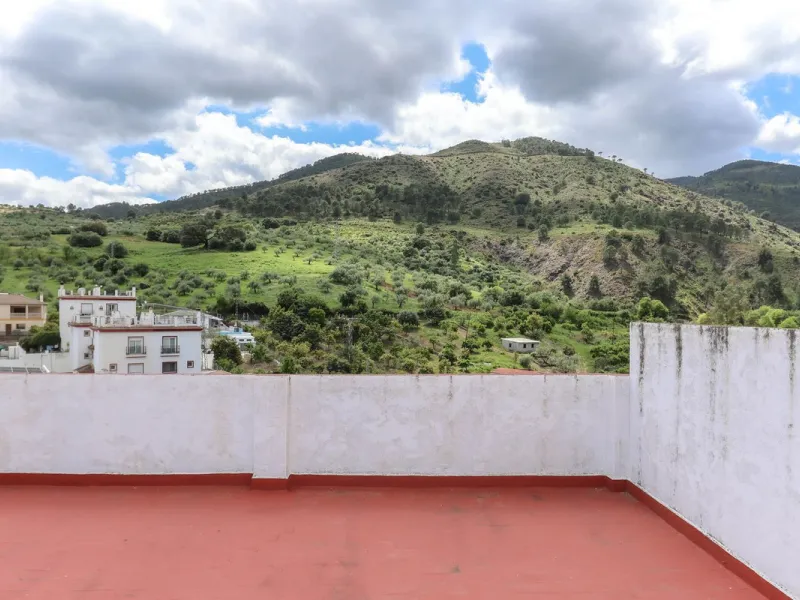 Commercial - Hostel в продаже в Tolox, Málaga. В доме 26 спален и 29 ванных комнат. Площадь дома 600 м²