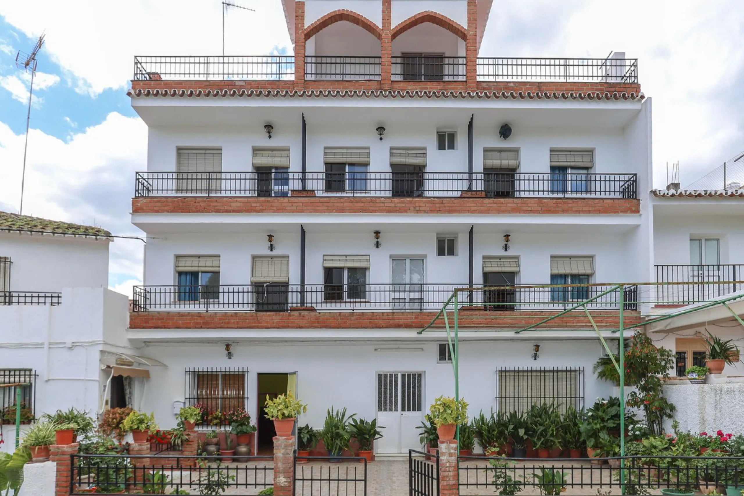 Commercial - Hostel в продаже в Tolox, Málaga. В доме 26 спален и 29 ванных комнат. Площадь дома 600 м²