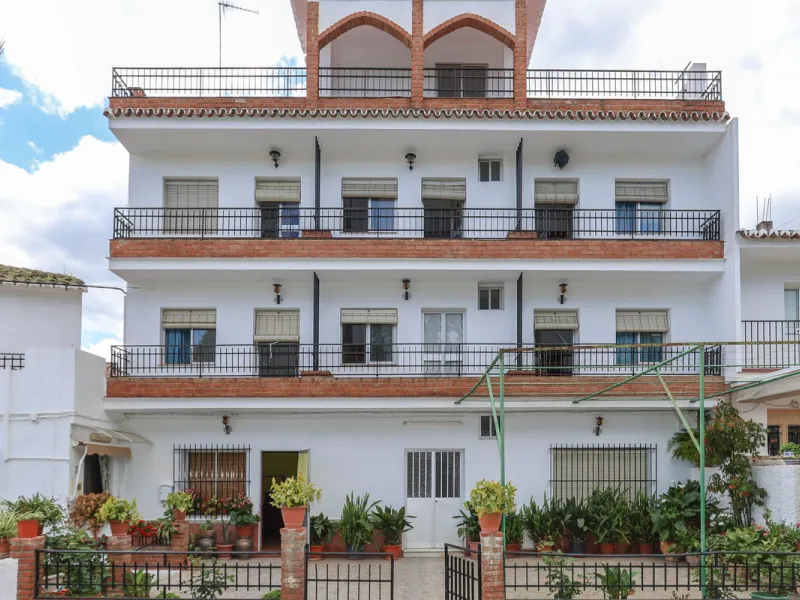 Commercial - Hostel в продаже в Tolox, Málaga. В доме 26 спален и 29 ванных комнат. Площадь дома 600 м²