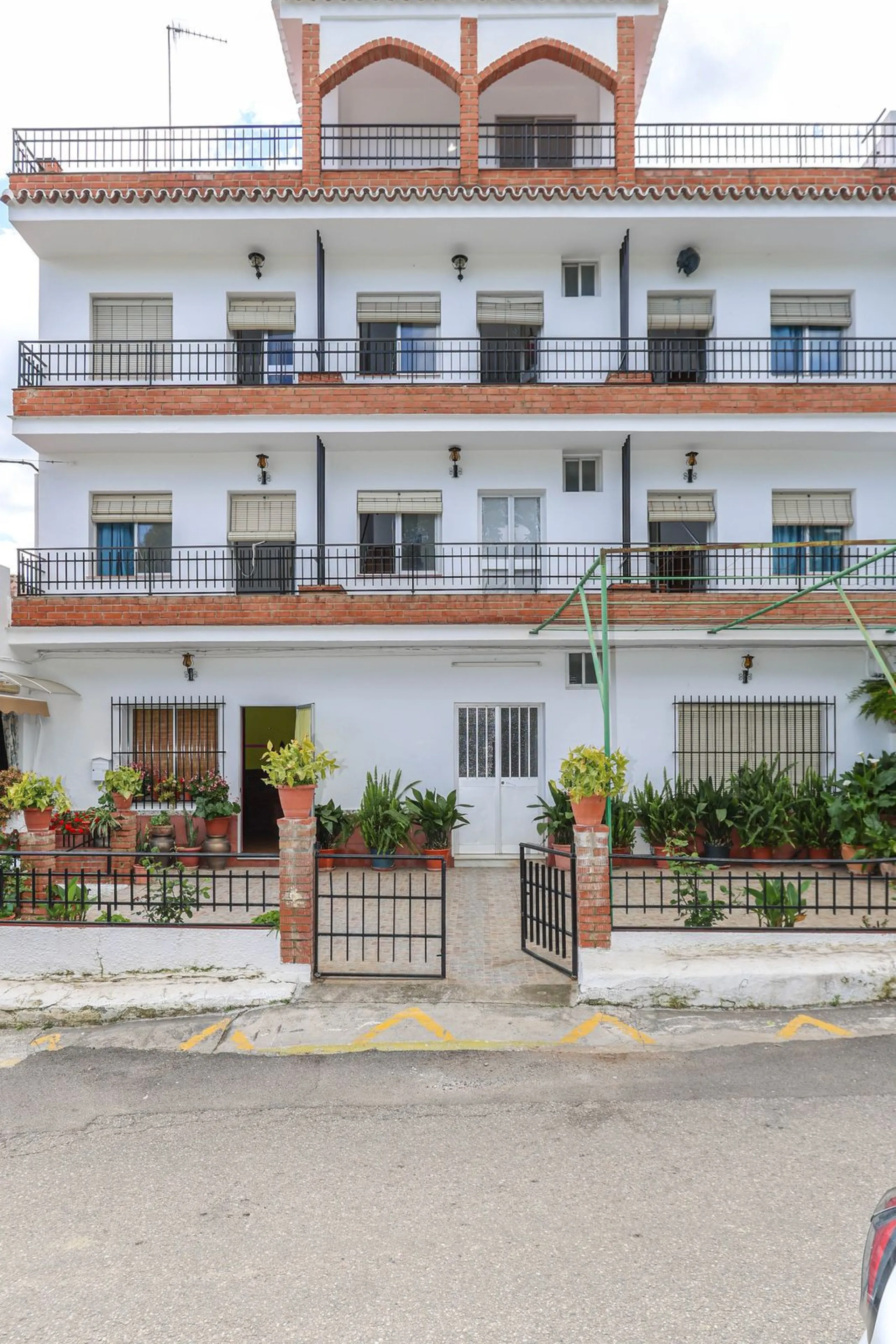 Commercial - Hostel в продаже в Tolox, Málaga. В доме 26 спален и 29 ванных комнат. Площадь дома 600 м²