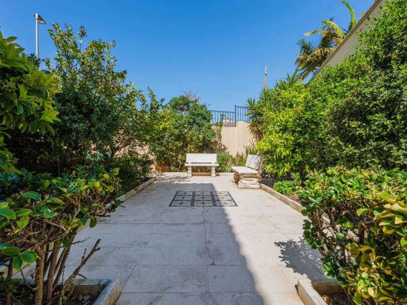 House - Detached Villa в продаже в Málaga, Málaga. В доме 8 спален и 5 ванных комнат. Площадь дома 685 м². Площадь участка 1250 м²