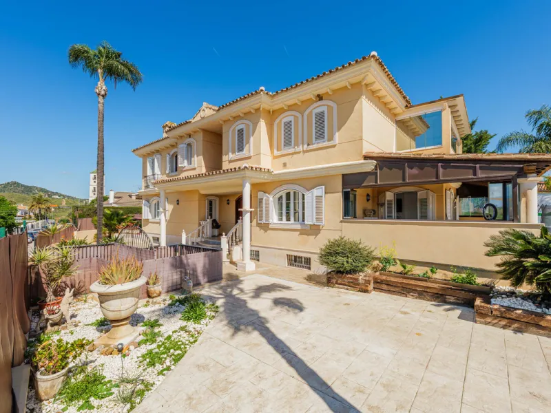 House - Detached Villa в продаже в Málaga, Málaga. В доме 8 спален и 5 ванных комнат. Площадь дома 685 м². Площадь участка 1250 м²