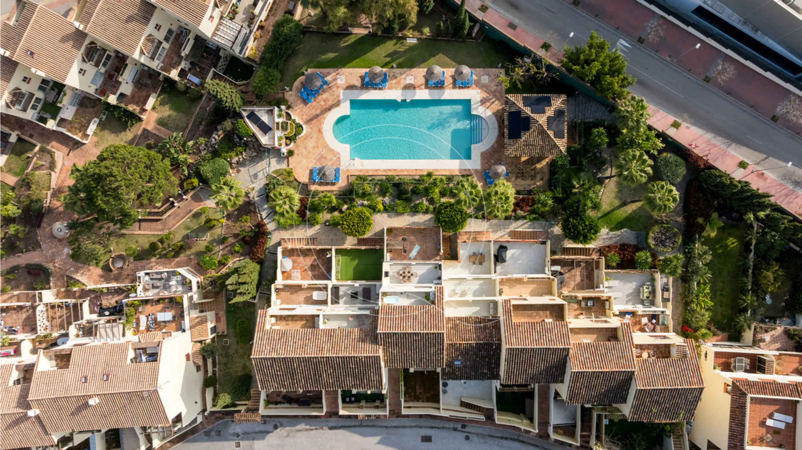 House - Townhouse в продаже в Marbella, Málaga. В доме 3 спален и 3 ванных комнат. Площадь дома 135 м²
