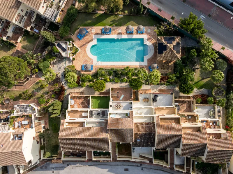 House - Townhouse в продаже в Marbella, Málaga. В доме 3 спален и 3 ванных комнат. Площадь дома 135 м²