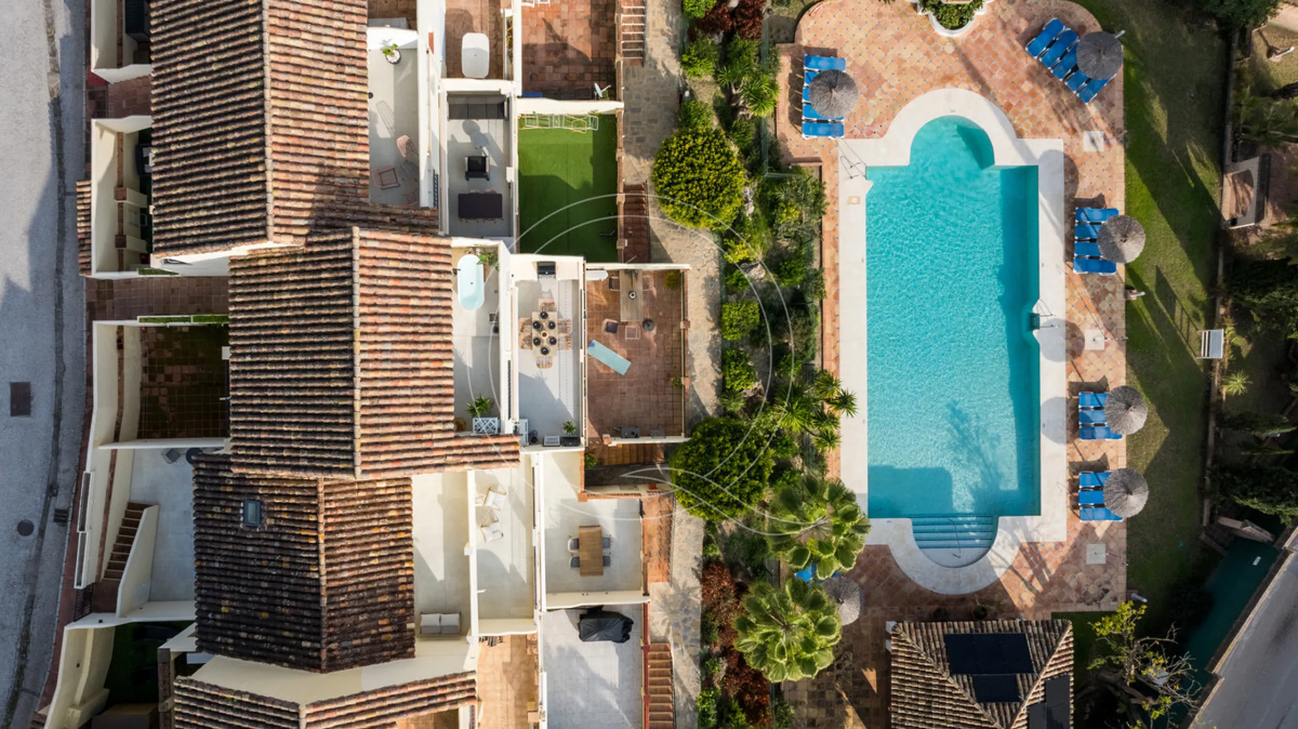 House - Townhouse в продаже в Marbella, Málaga. В доме 3 спален и 3 ванных комнат. Площадь дома 135 м²