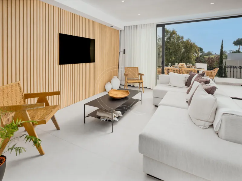 House - Townhouse в продаже в Marbella, Málaga. В доме 3 спален и 3 ванных комнат. Площадь дома 135 м²