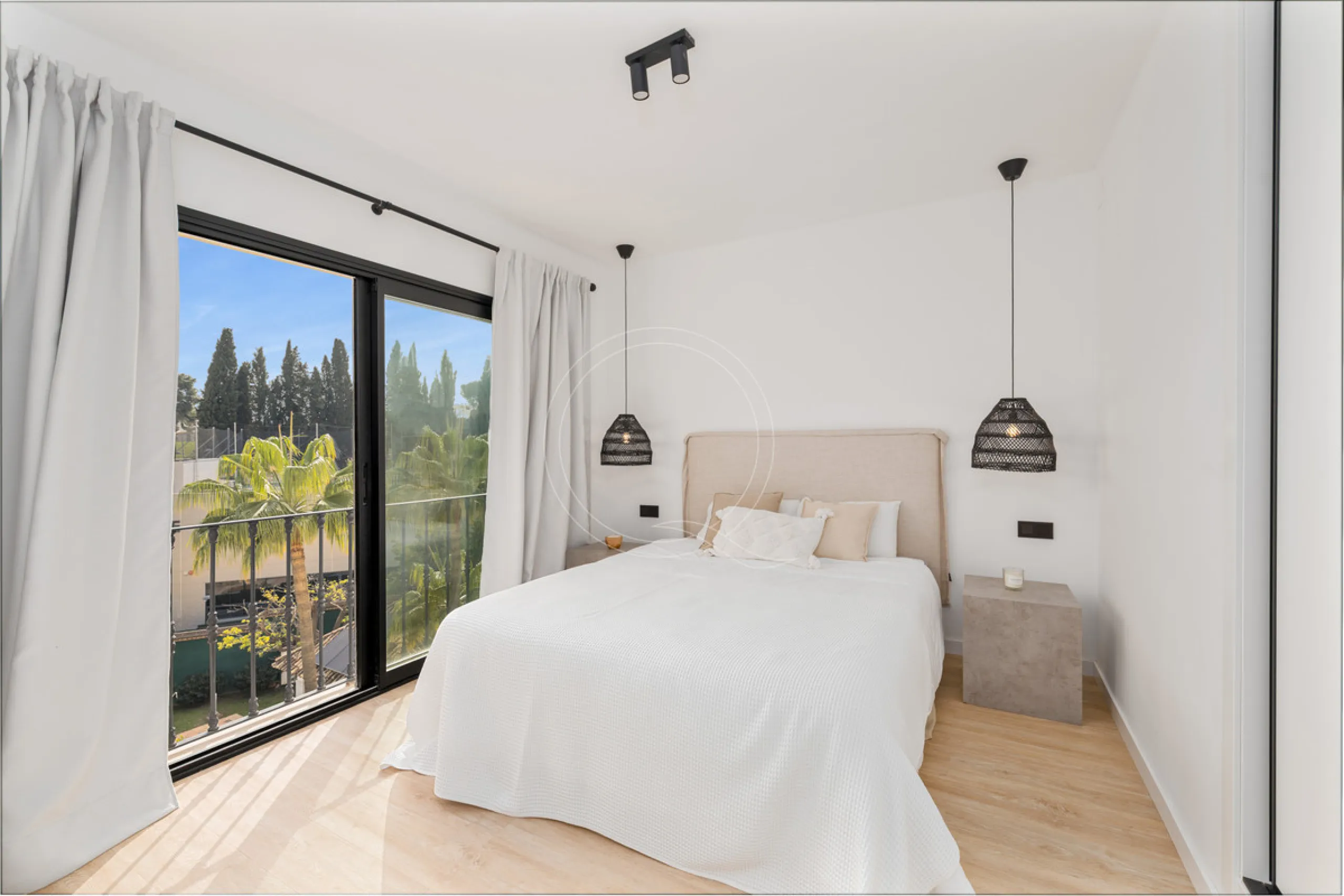House - Townhouse в продаже в Marbella, Málaga. В доме 3 спален и 3 ванных комнат. Площадь дома 135 м²
