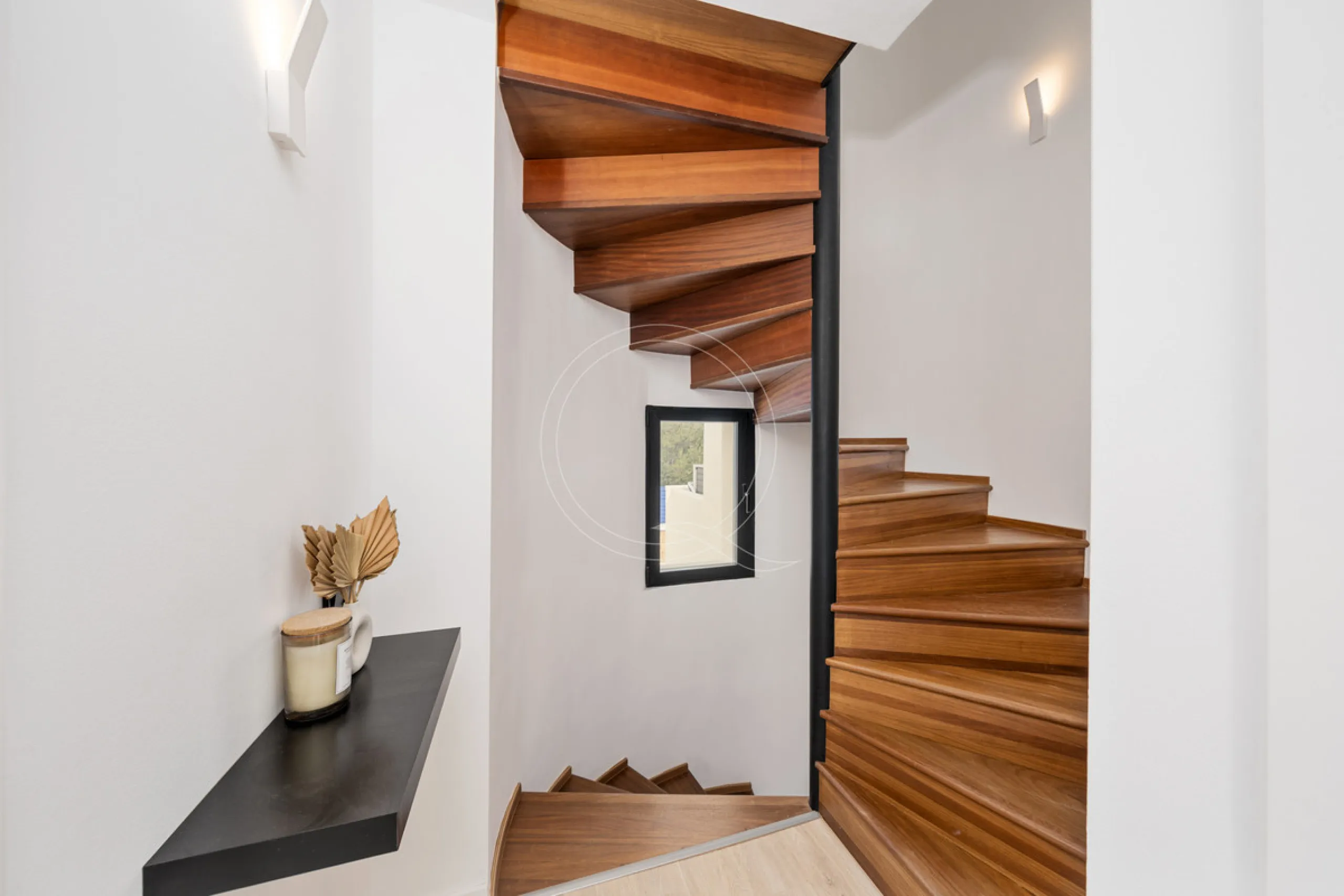 House - Townhouse в продаже в Marbella, Málaga. В доме 3 спален и 3 ванных комнат. Площадь дома 135 м²