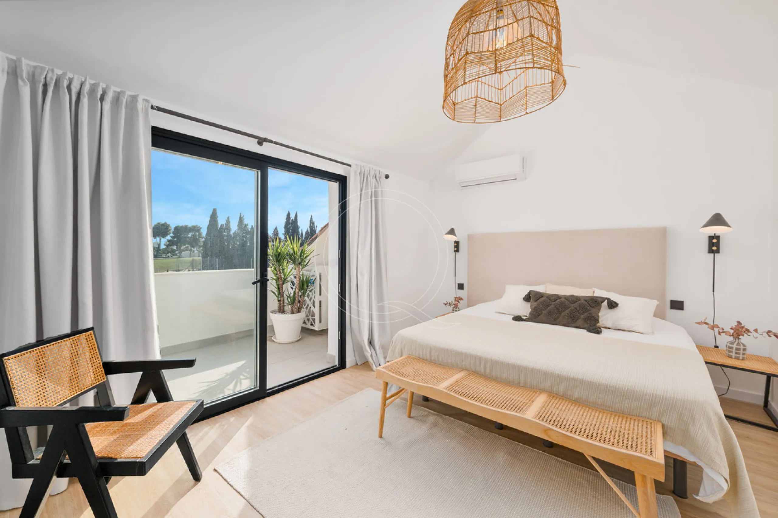 House - Townhouse в продаже в Marbella, Málaga. В доме 3 спален и 3 ванных комнат. Площадь дома 135 м²