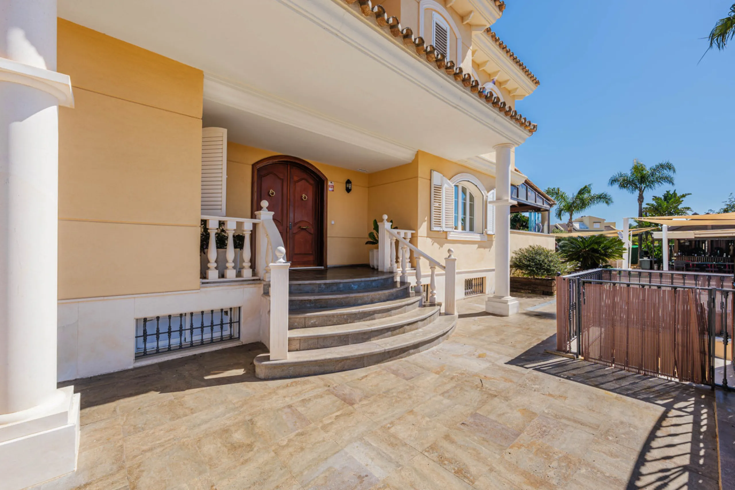House - Detached Villa в продаже в Málaga, Málaga. В доме 8 спален и 5 ванных комнат. Площадь дома 685 м². Площадь участка 1250 м²
