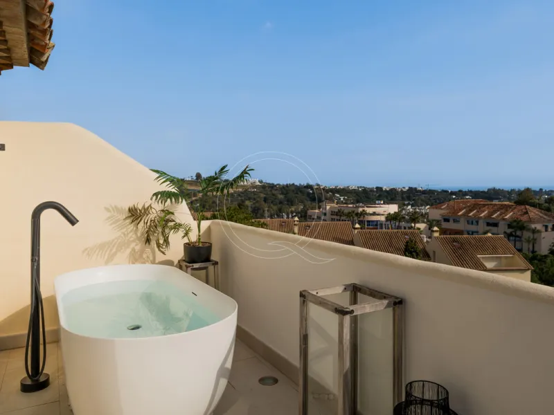 House - Townhouse в продаже в Marbella, Málaga. В доме 3 спален и 3 ванных комнат. Площадь дома 135 м²