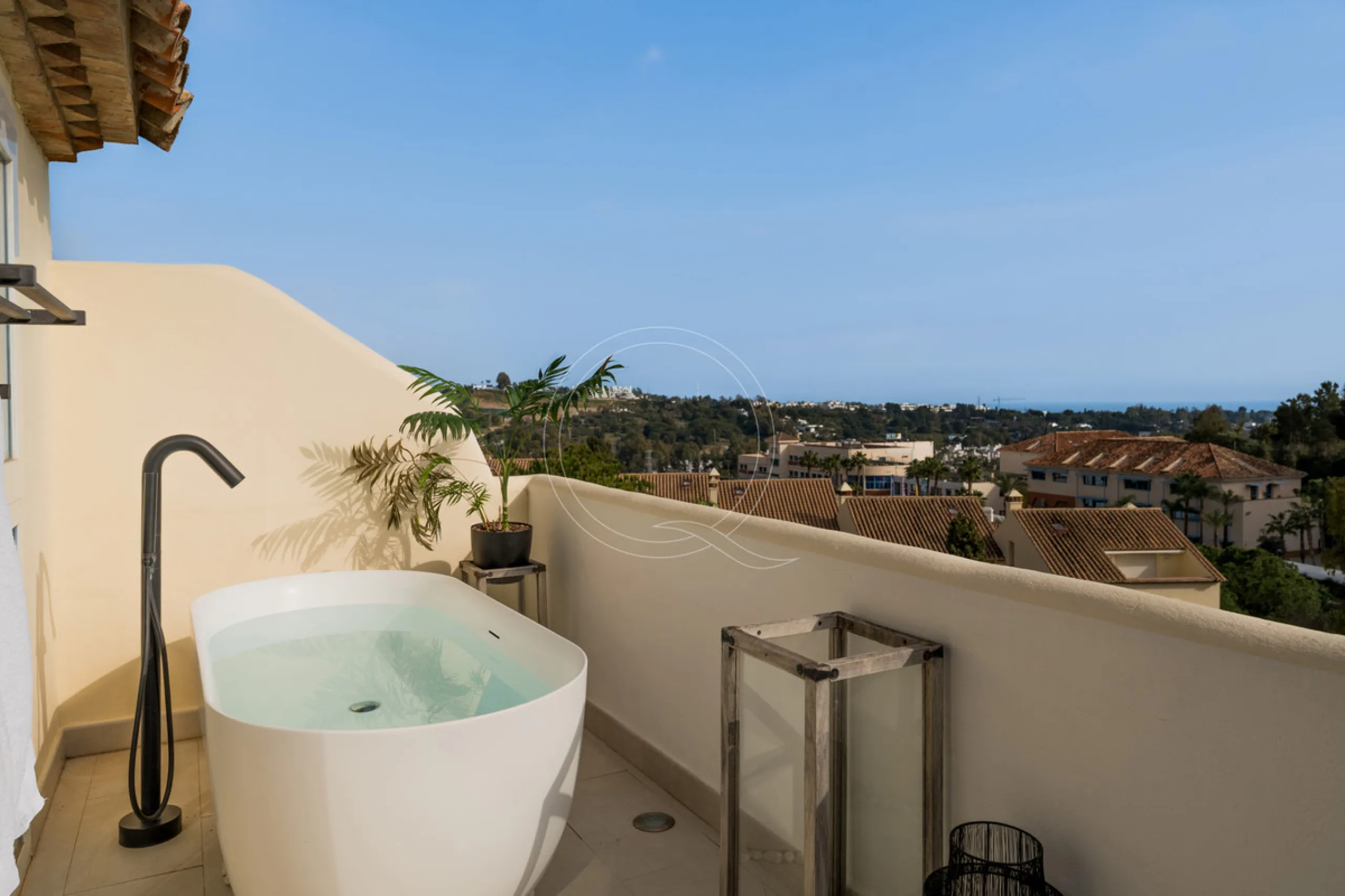 House - Townhouse в продаже в Marbella, Málaga. В доме 3 спален и 3 ванных комнат. Площадь дома 135 м²