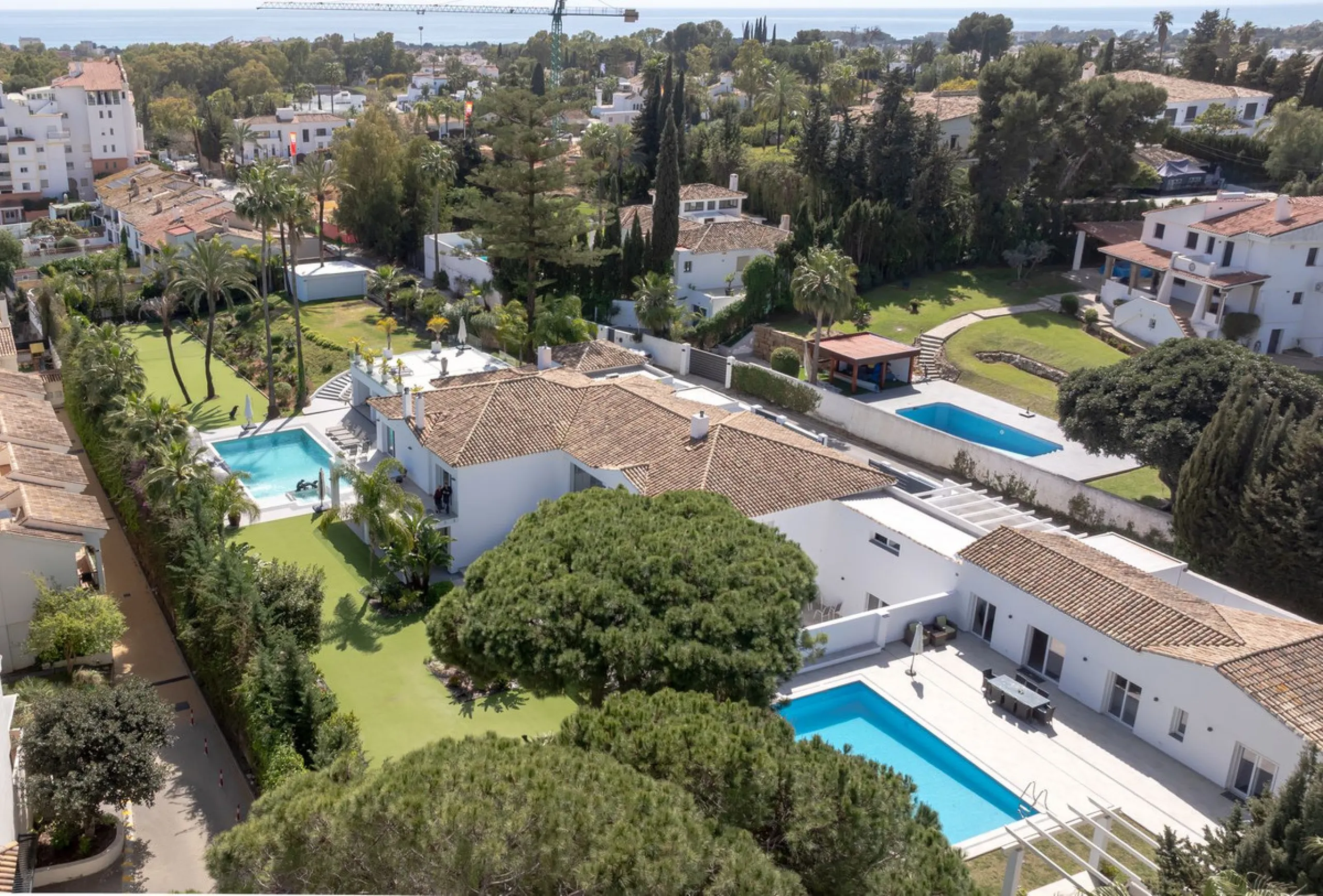 OFFERS OVER €4,000, 000
