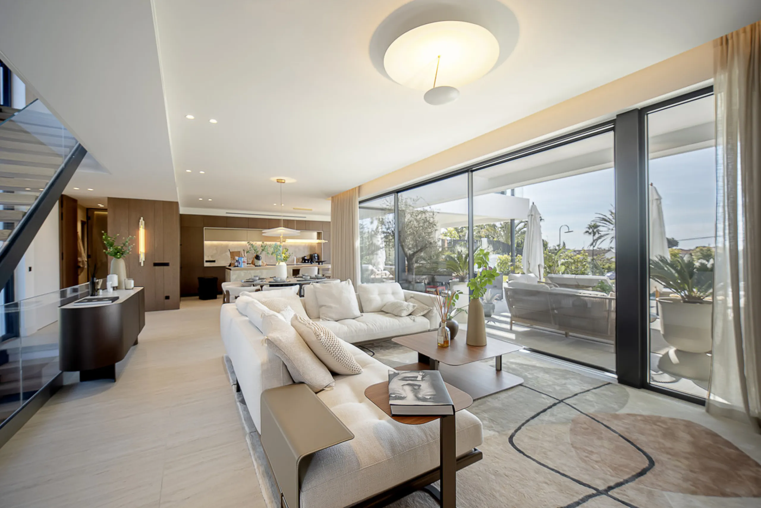 House - Detached Villa в продаже в Marbella, Málaga. В доме 4 спален и 5 ванных комнат. Площадь дома 417 м². Площадь участка 640 м²