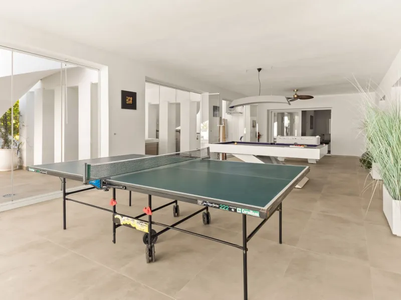OFFERS OVER €4,000, 000