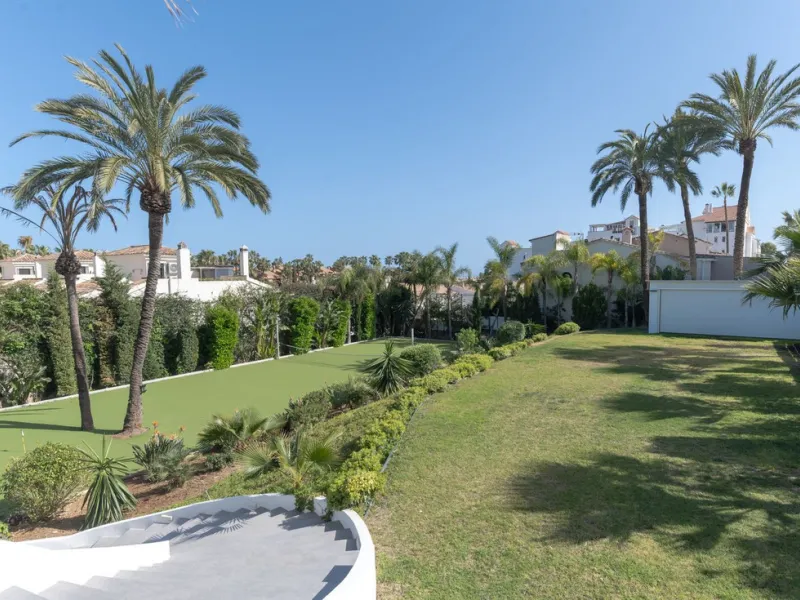OFFERS OVER €4,000, 000