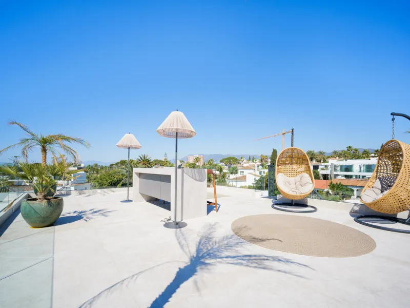 House - Detached Villa в продаже в Marbella, Málaga. В доме 4 спален и 5 ванных комнат. Площадь дома 417 м². Площадь участка 640 м²