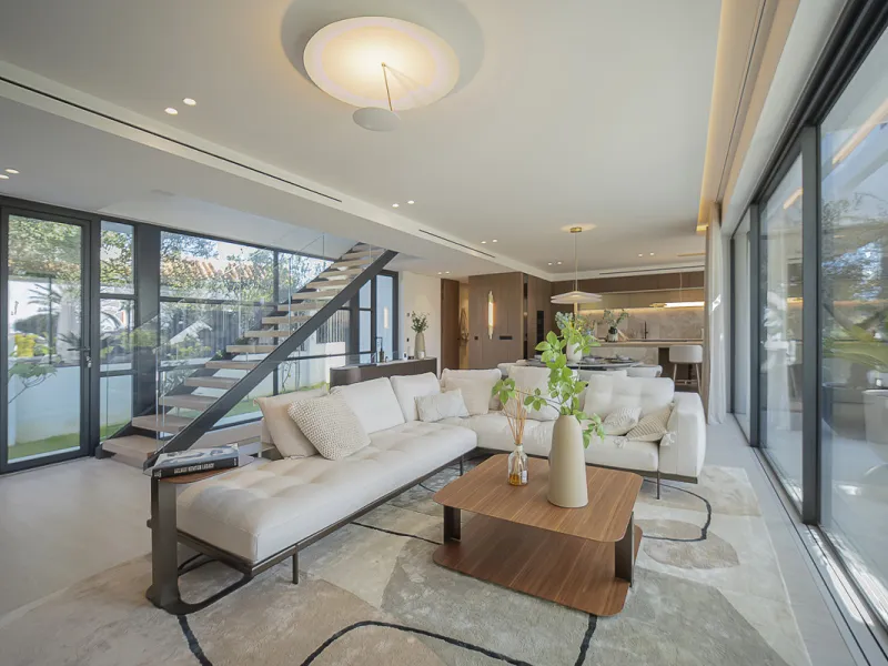 House - Detached Villa в продаже в Marbella, Málaga. В доме 4 спален и 5 ванных комнат. Площадь дома 417 м². Площадь участка 640 м²