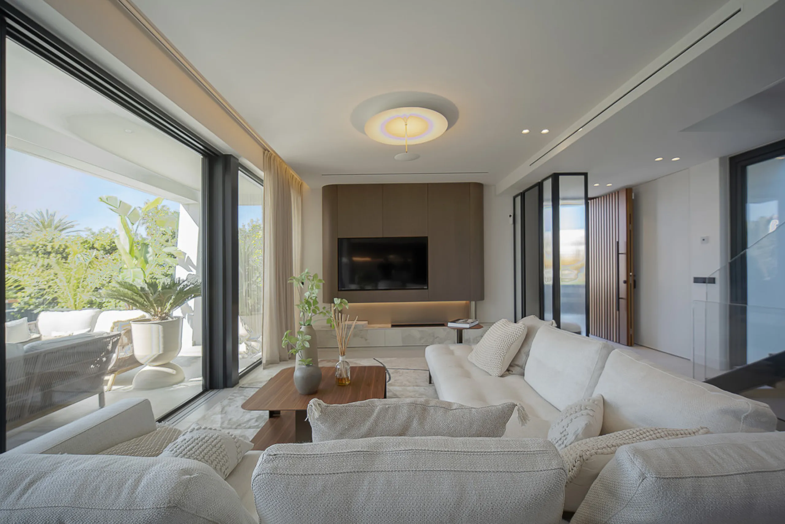 House - Detached Villa в продаже в Marbella, Málaga. В доме 4 спален и 5 ванных комнат. Площадь дома 417 м². Площадь участка 640 м²