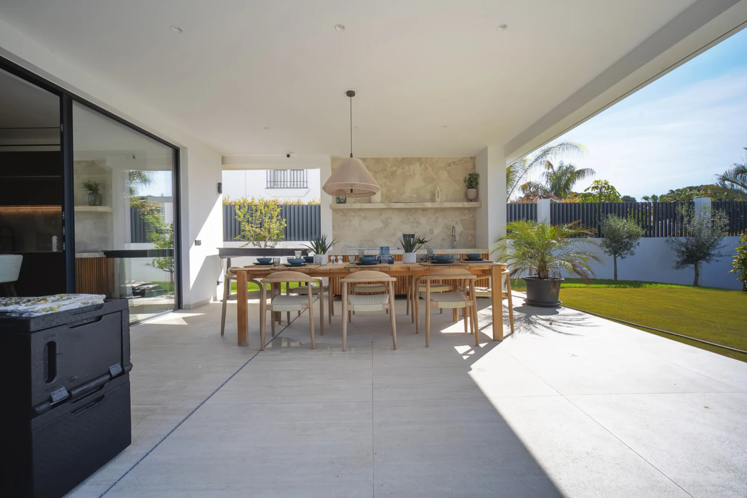 House - Detached Villa в продаже в Marbella, Málaga. В доме 4 спален и 5 ванных комнат. Площадь дома 417 м². Площадь участка 640 м²