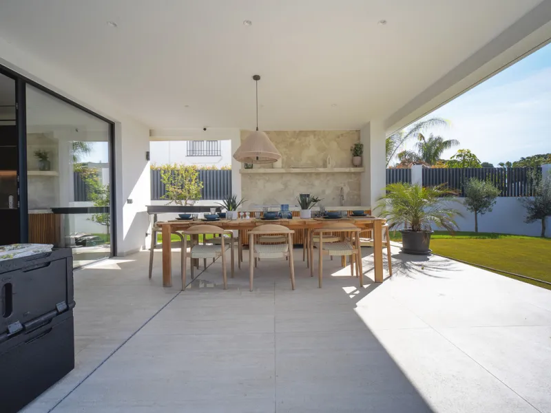 House - Detached Villa в продаже в Marbella, Málaga. В доме 4 спален и 5 ванных комнат. Площадь дома 417 м². Площадь участка 640 м²
