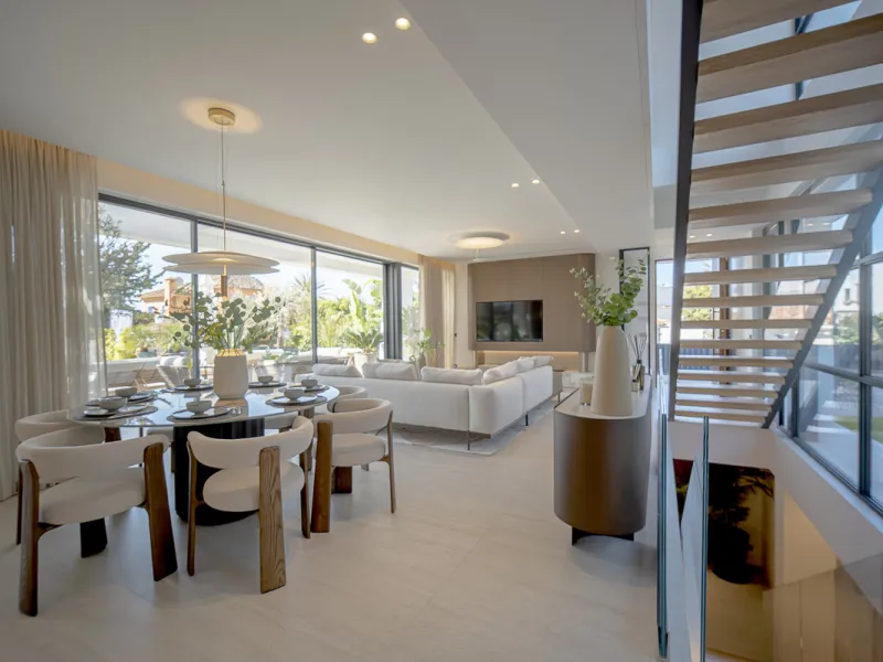 House - Detached Villa в продаже в Marbella, Málaga. В доме 4 спален и 5 ванных комнат. Площадь дома 417 м². Площадь участка 640 м²