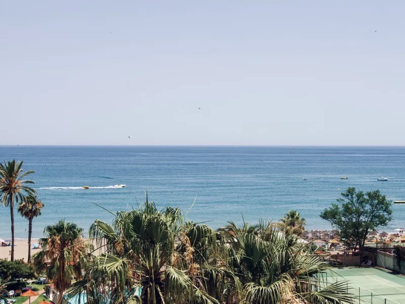 Stunning Second-Line Apartment with Sea Views in Prime Torremolinos Location