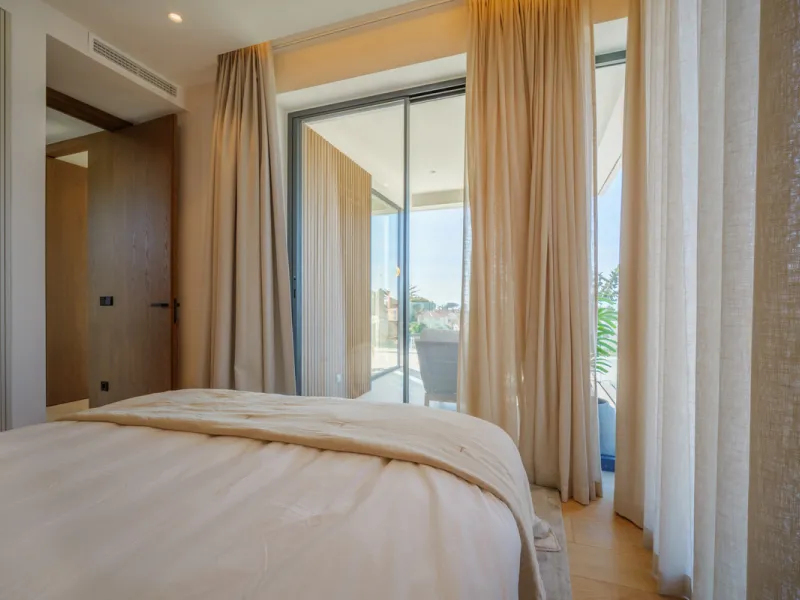 House - Detached Villa в продаже в Marbella, Málaga. В доме 4 спален и 5 ванных комнат. Площадь дома 417 м². Площадь участка 640 м²
