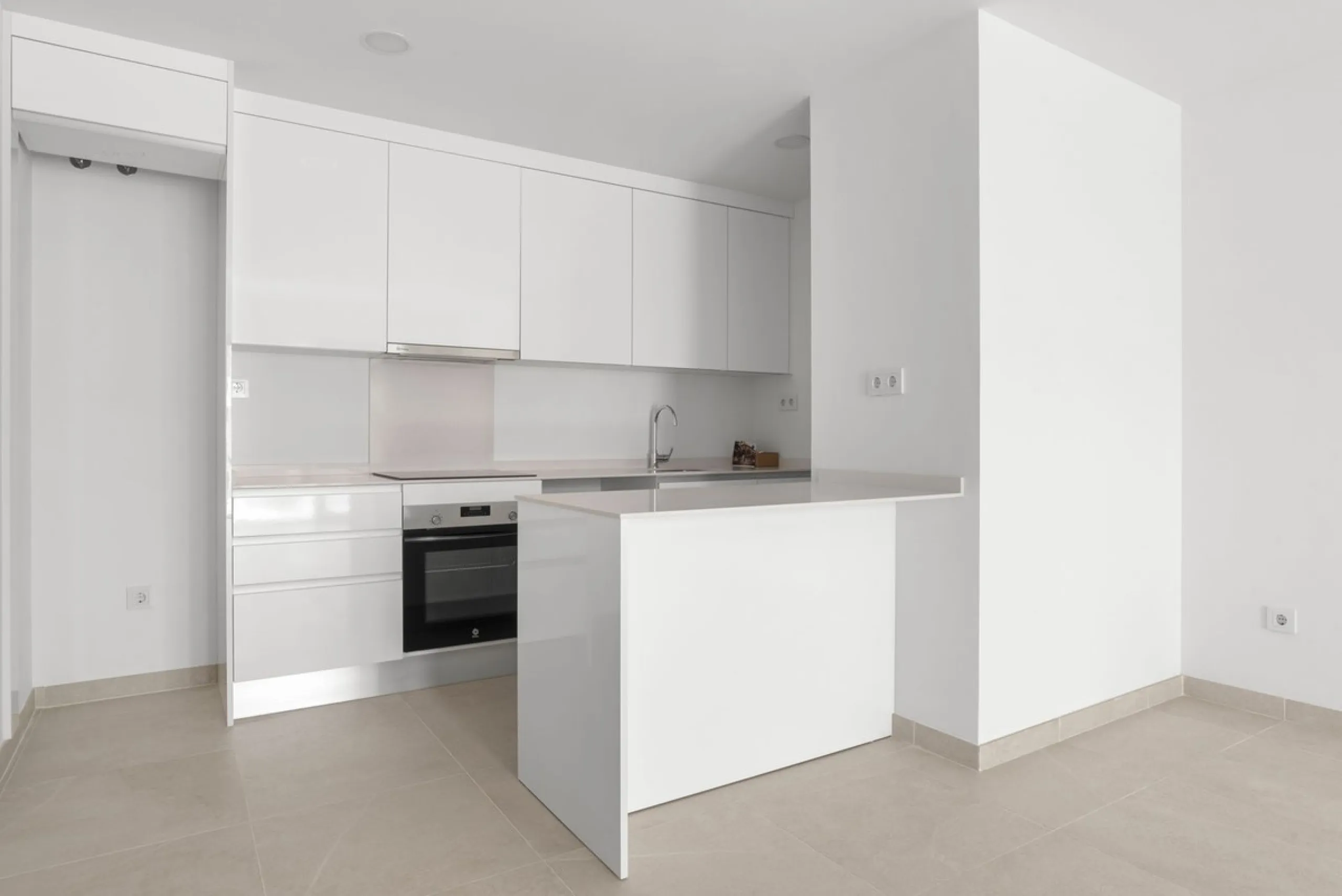 Price: €699.500 excluding VAT, buyer's costs