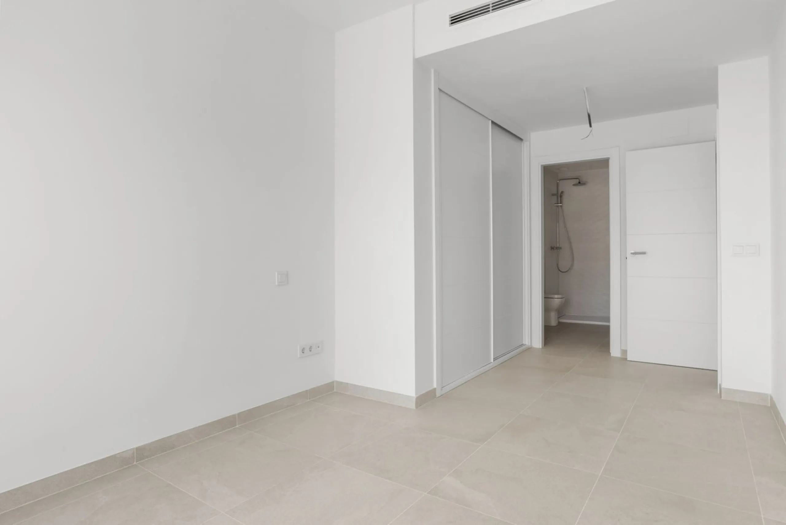Price: €699.500 excluding VAT, buyer's costs
