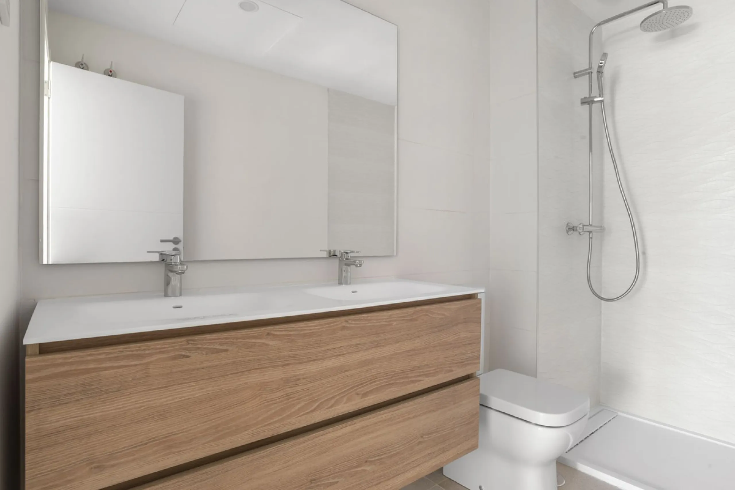 Price: €699.500 excluding VAT, buyer's costs