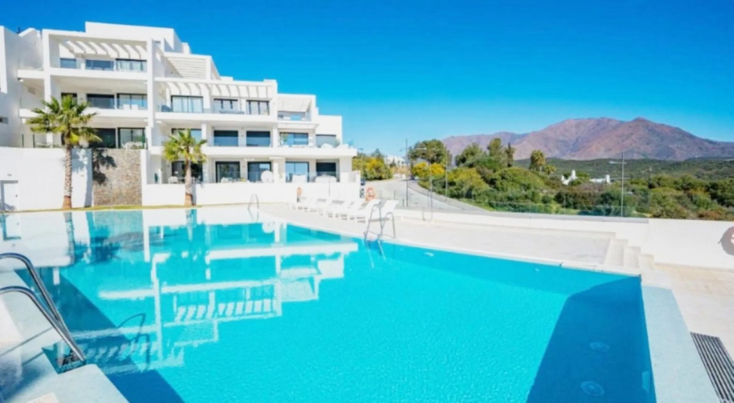 Penthouse with Panoramic Sea & Golf Views – Estepona