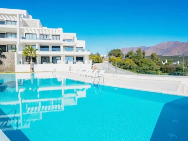 Apartment - Penthouse в продаже в Estepona, Málaga. В доме 3 спален и 2 ванных комнат. Площадь дома 135 м²