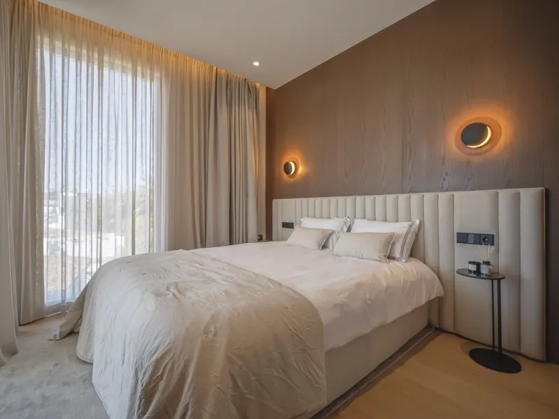 House - Detached Villa в продаже в Marbella, Málaga. В доме 4 спален и 5 ванных комнат. Площадь дома 417 м². Площадь участка 640 м²