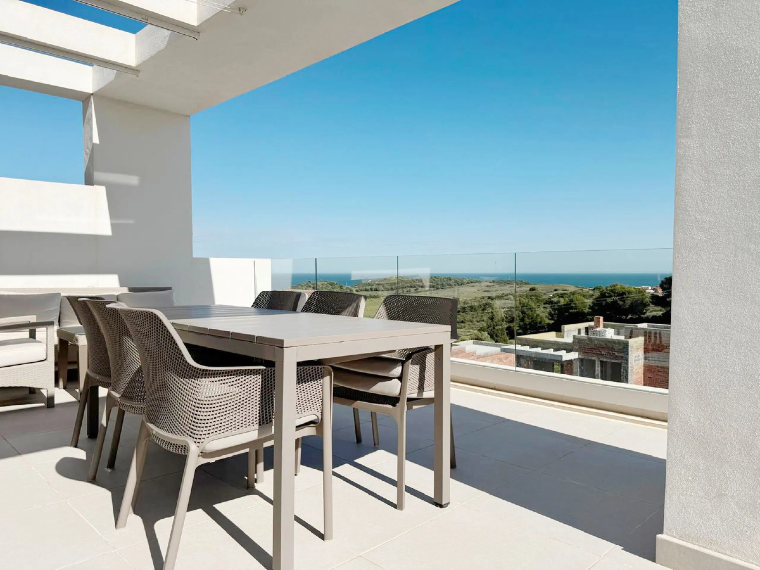 Penthouse with Panoramic Sea & Golf Views – Estepona