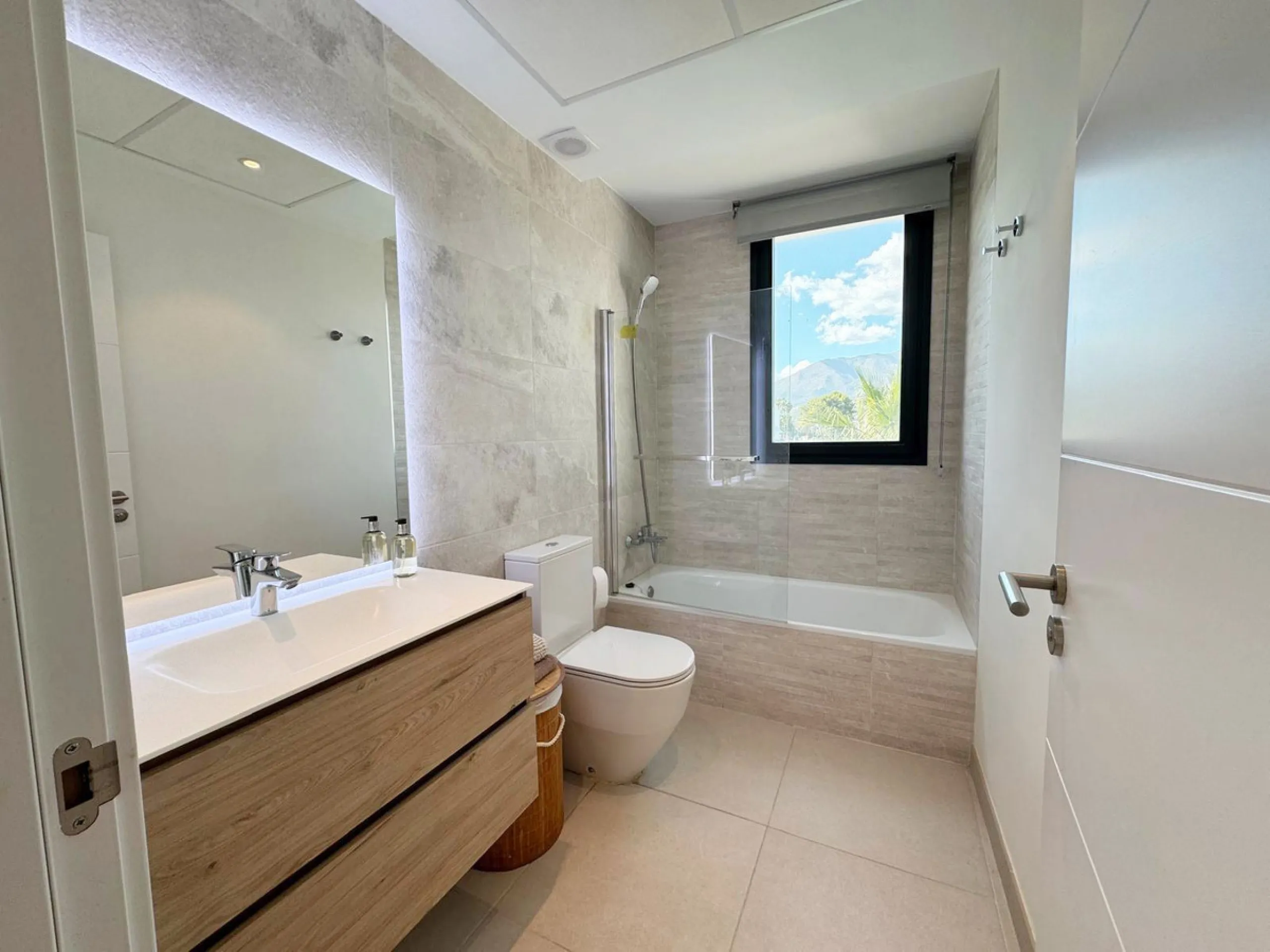 Penthouse with Panoramic Sea & Golf Views – Estepona